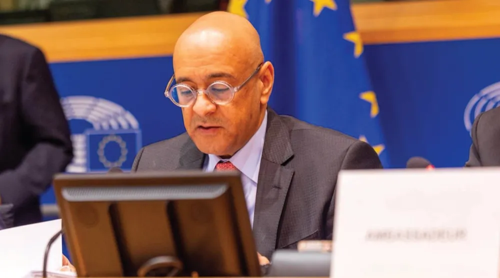 جاسم البديوي خلال إحاطة أمام لجنة الشؤون الخارجية للبرلمان الأوروبي في بروكسل الأربعاء (مجلس التعاون الخليجي)