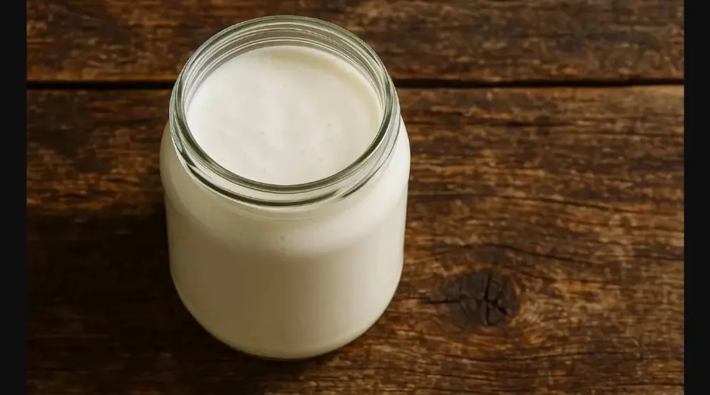 يتميز الكفير بأنه غني بالبروبيوتيك والفيتامينات والمركبات النشطة التي تفيد الهضم وتعزز المناعة (بيكساباي)