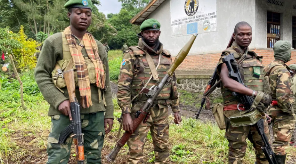 قوات جيش الكونغو الديمقراطية تتمركز في مواقعها بعد تجدد القتال في كليمانيوكا خارج غوما شمال كيفو (رويترز)