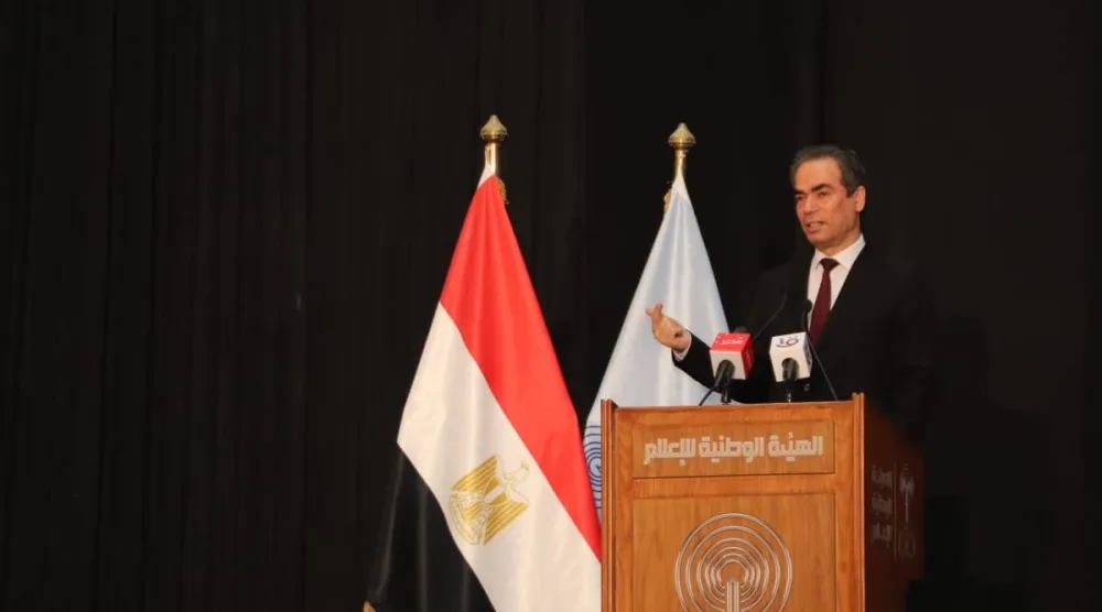 الإعلامي أحمد المسلماني خلال إلقاء كلمته (الهيئة الوطنية للإعلام)