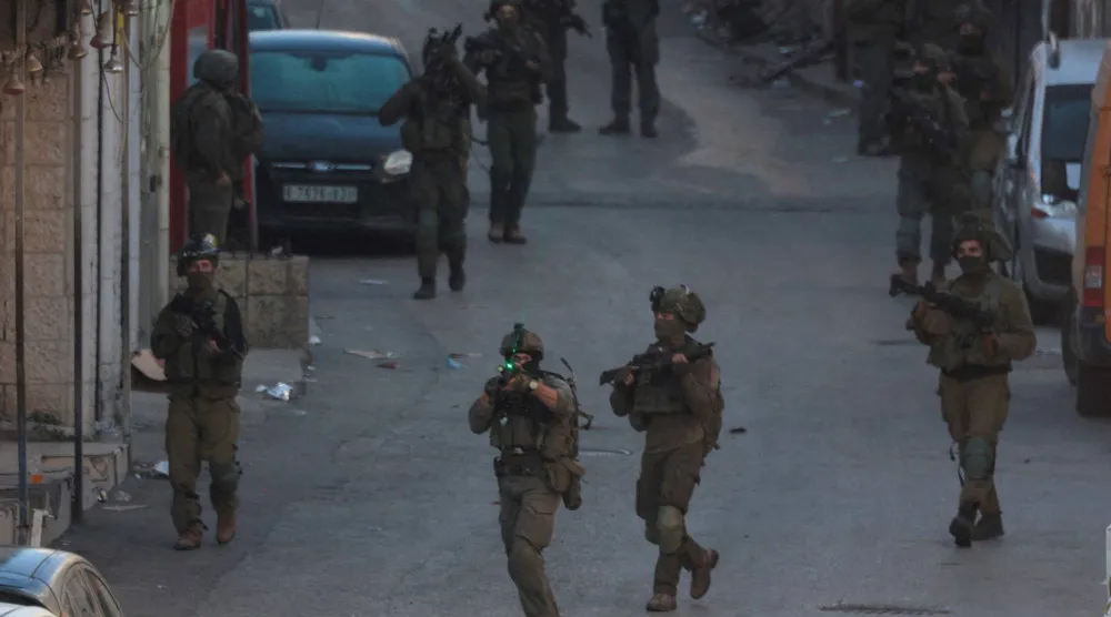 دورية للجيش الإسرائيلي في رام الله (رويترز)