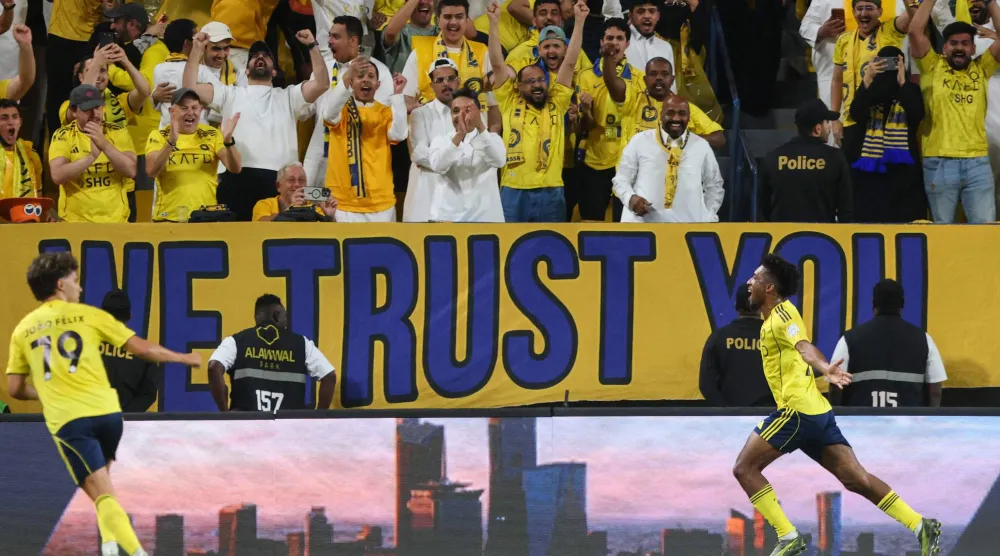 كومان محتفلاً بهدف الفوز (أ.ف.ب)