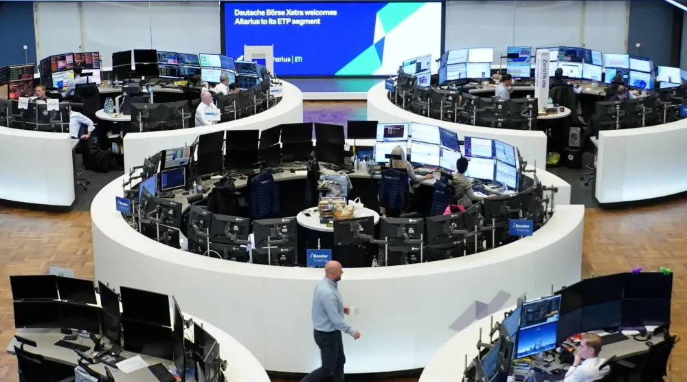 رسم بياني لمؤشر الأسهم الألماني «داكس» في بورصة فرانكفورت (رويترز)