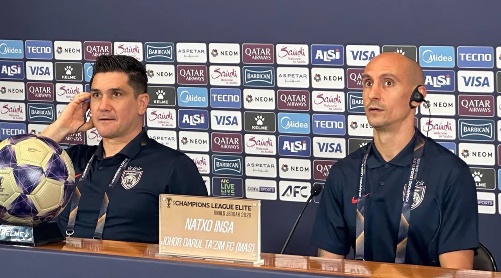 الإسباني تشيسكو مونيوز، مدرب فريق جوهر دار التعظيم الماليزي واللاعب ناسكو إنسا (الشرق الأوسط) 