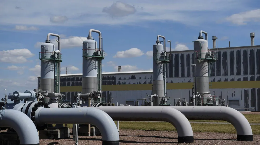 أنابيب في منشأة لتخزين الغاز تابعة لشركة «في إن جي إيه جي» في باد لاوخشتادت بألمانيا (رويترز)