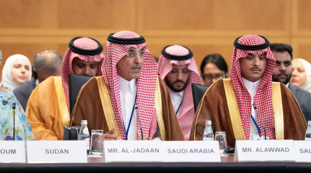 الجدعان متحدثاً في اجتماع وزراء ومحافظي منطقة الشرق الأوسط وشمال أفريقيا وأفغانستان وباكستان (صندوق النقد الدولي)