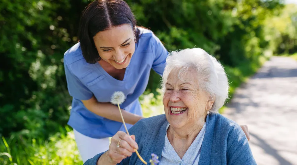 على حافة الأمل... يقف القلق (شاترستوك)