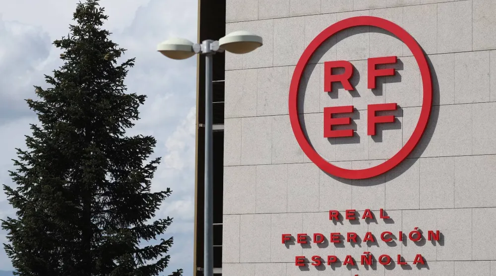 أعلن الاتحاد الملكي الإسباني لكرة القدم عن تقنية «ريف كام» (رويترز)