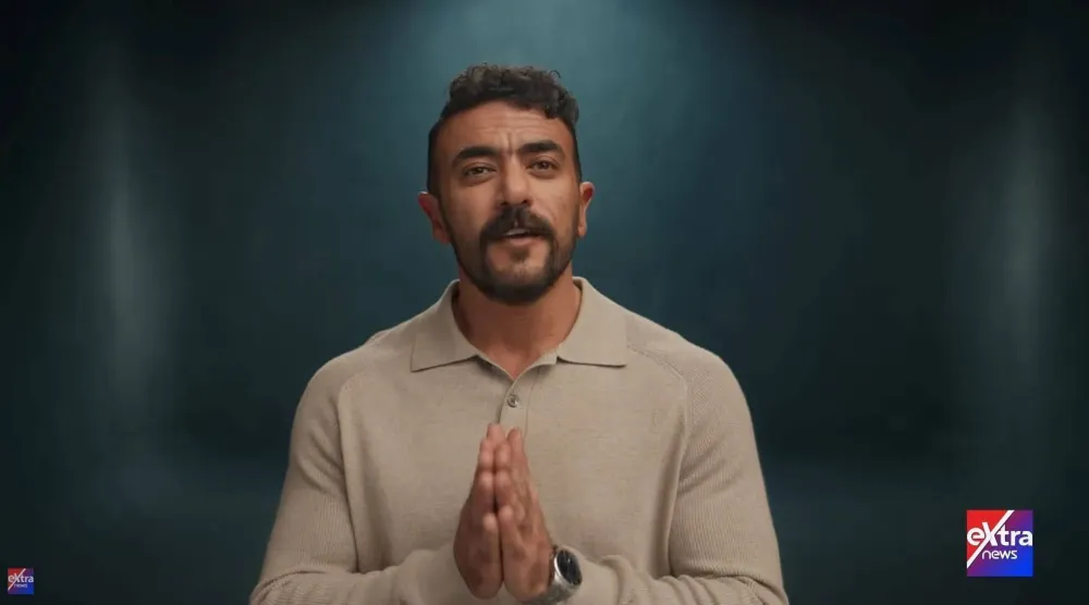 الفنان أحمد العوضي خلال حملة «بيتكم منور بيكم» (فيديو الحملة)