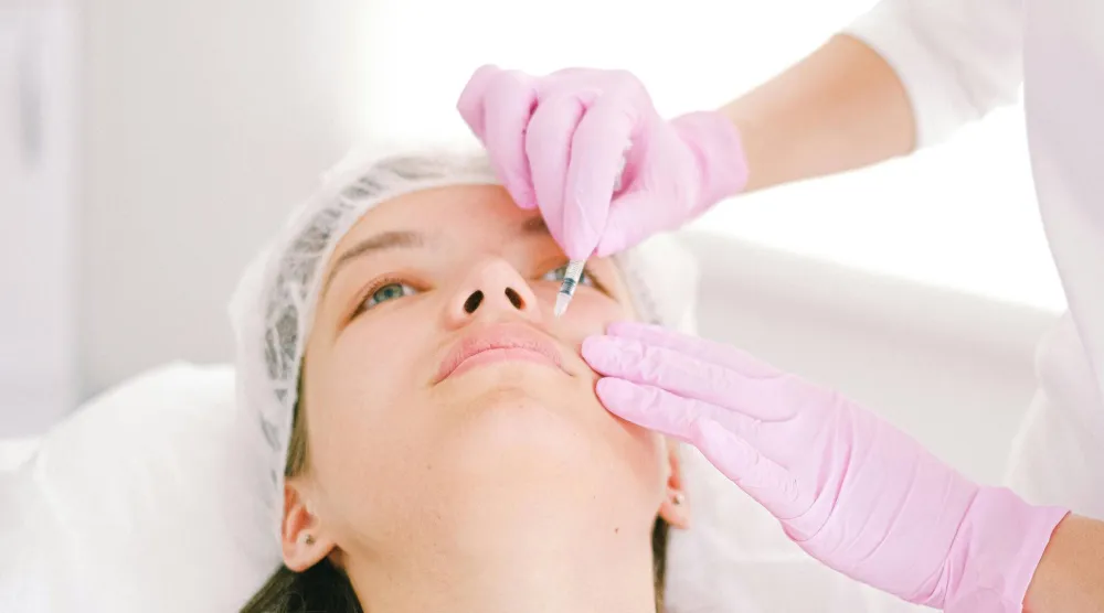 هناك زيادة ملحوظة في عمليات تجميل الوجه بسبب أحد الآثار الجانبية لحقن إنقاص الوزن (بيكسلز)