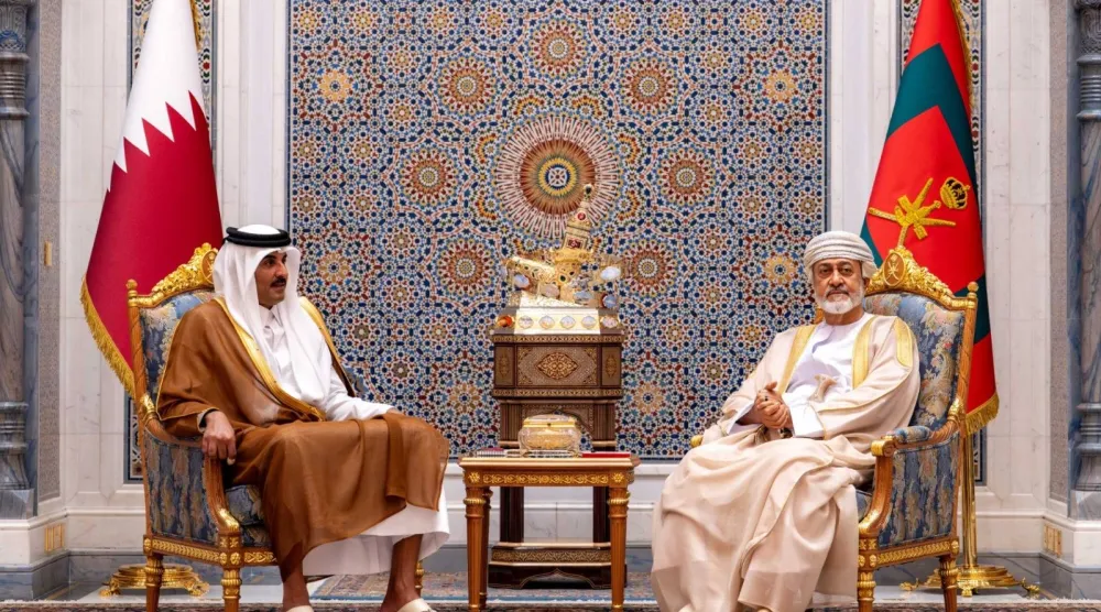 السلطان هيثم بن طارق  والشيخ تميم بن حمد آل ثاني أمير قطر (العمانية)