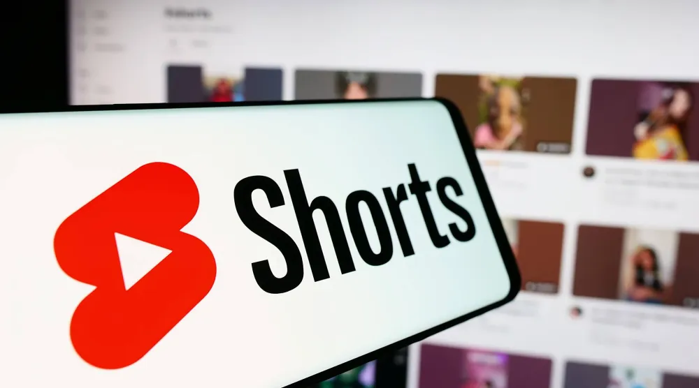 الميزة لا تعني إزالة «شورتس» نهائياً من المنصة بل تقليص ظهوره والتحكم في استهلاكه (أدوبي)