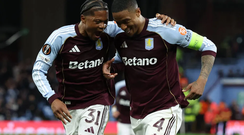 أستون فيلا حقق فوزاً ساحقاً على بولونيا الإيطالي (أ.ف.ب)