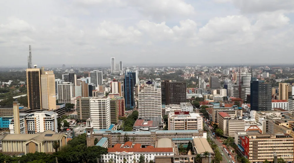 منظر عام يُظهر منطقة الأعمال المركزية في وسط مدينة نيروبي (رويترز)