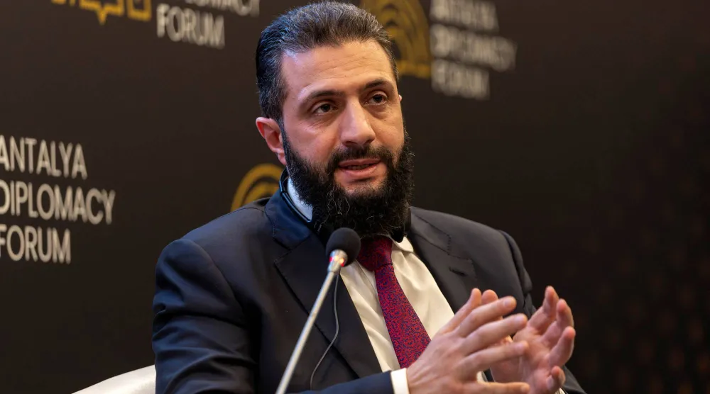 الرئيس السوري أحمد الشرع يتحدث خلال جلسة في منتدى أنطاليا للدبلوماسية في أنطاليا - تركيا 17 أبريل 2026 (رويترز)
