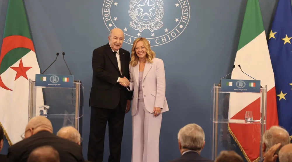 رئيسة الوزراء الإيطالية بحثت مع الرئيس الجزائري تعزيز التعاون في وقف تدفقات المهاجرين السريين (الرئاسة الجزائرية)