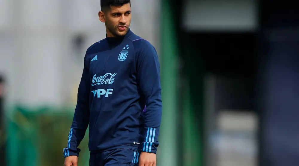 مدافع توتنهام الأرجنتيني كريستيان روميرو (رويترز)