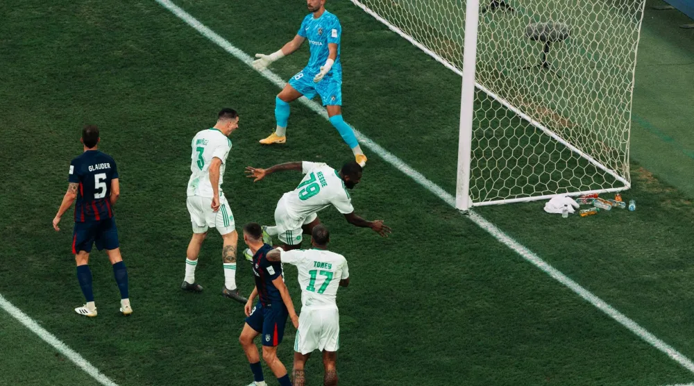 كيسيه لحظة تسجيل هدف التعادل للأهلي (النادي الأهلي)