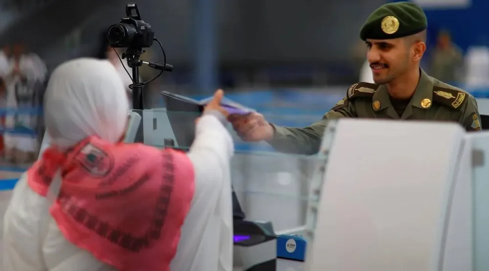 «الجوازات» السعودية سخَّرت جميع إمكاناتها لتسهيل إجراءات دخول الحجاج عبر المنافذ الدولية (واس)