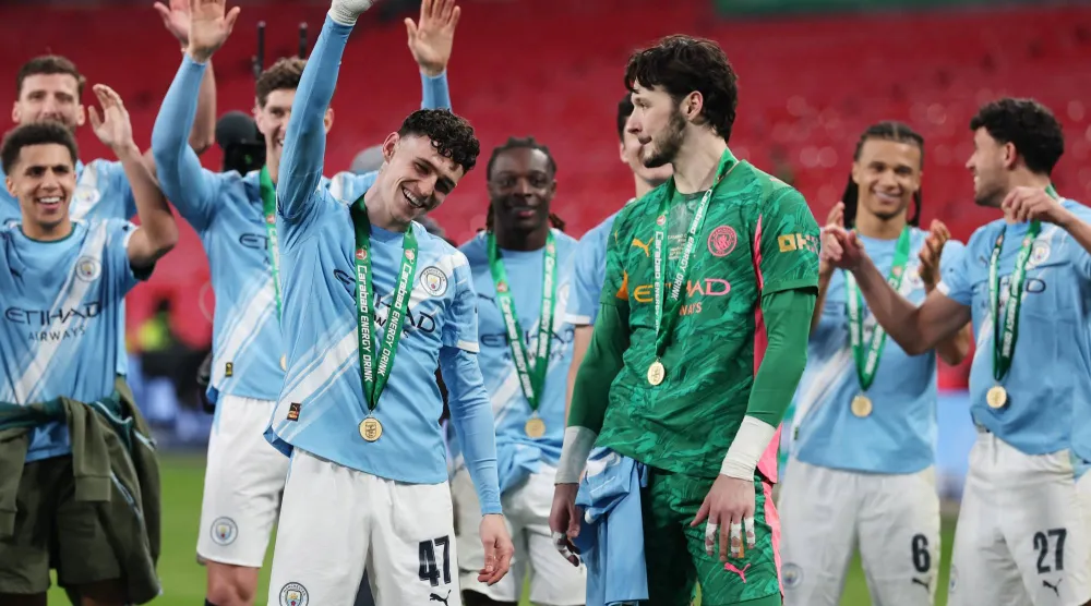 يتطلع مانشستر سيتي لتكرار فوزه على آرسنال عندما هزمه في «نهائي كأس الرابطة» (رويترز)
