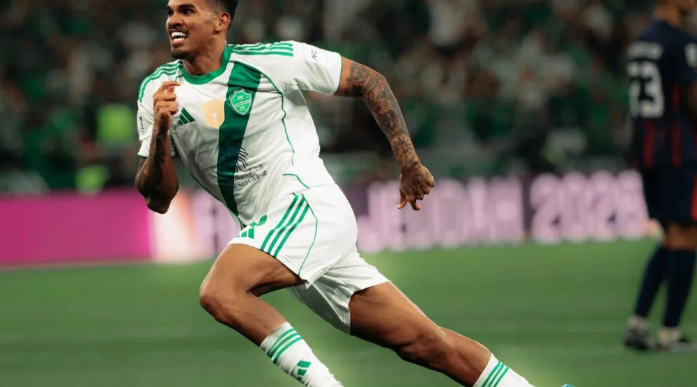 جالينو يحتفل بهدفه في شِباك جوهور الماليزي (النادي الأهلي)