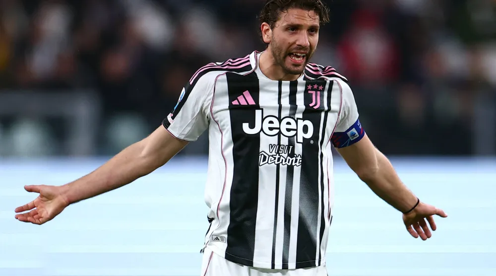 مانويل لوكاتيلي لاعب يوفنتوس (رويترز)
