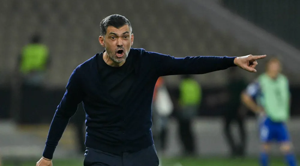 البرتغالي سيرجيو كونسيساو مدرب فريق الاتحاد (تصوير: علي خمج)