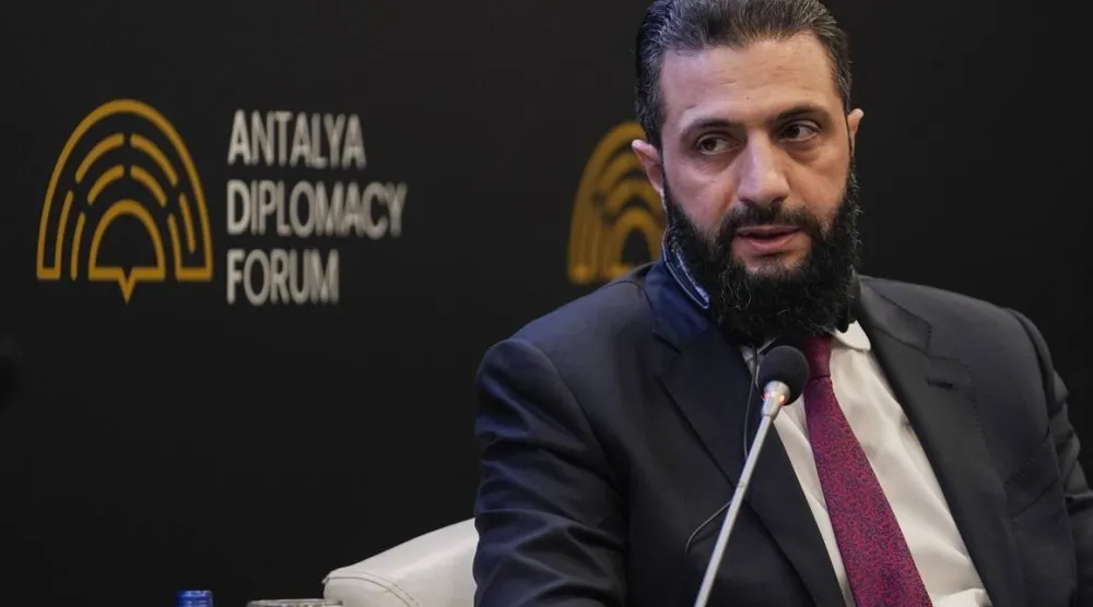 الشرع متحدثاً خلال منتدى أنطاليا الدبلوماسي (أ.ب)