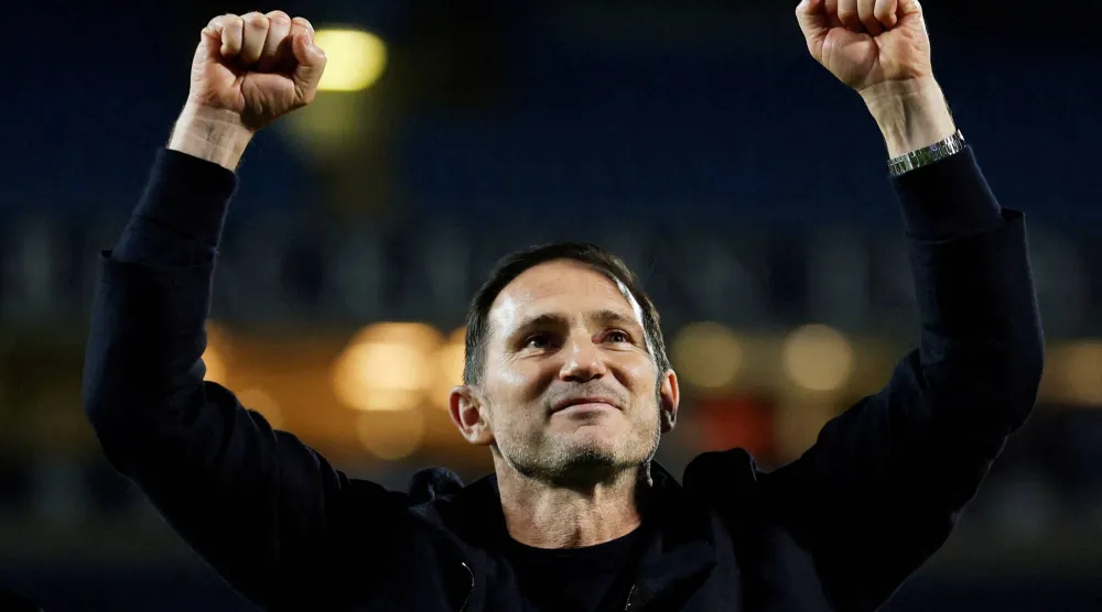 المدرب ولاعب الوسط السابق فرانك لامبارد (رويترز)