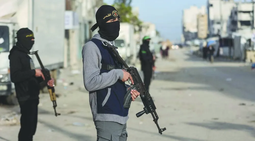 مسلّحون من حركتَي «حماس» و«الجهاد» ينتشرون في غزة (أرشيفية - أ.ف.ب)