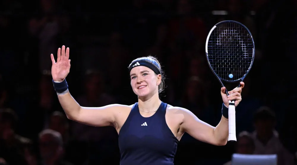 التشيكية كارولينا موخوفا (أ.ب)