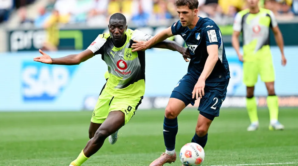 من مباراة بوروسيا دورتموند وهوفنهايم (د.ب.أ)