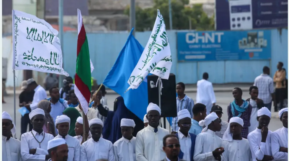 صوماليون يتظاهرون دعماً لوحدة أراضي الصومال في مقديشو يناير الماضي (إ.ب.أ)