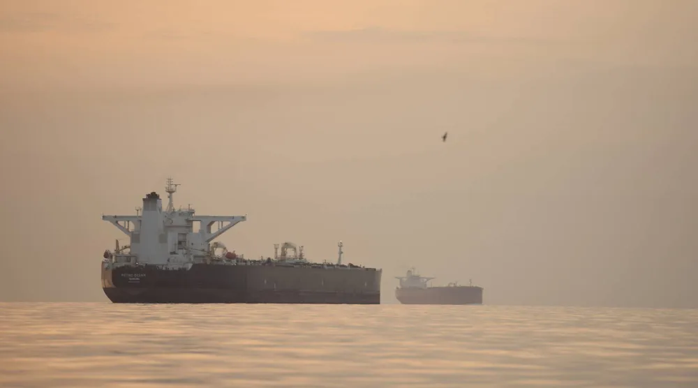 ناقلات نفط راسية في مضيق هرمز (أ.ب)
