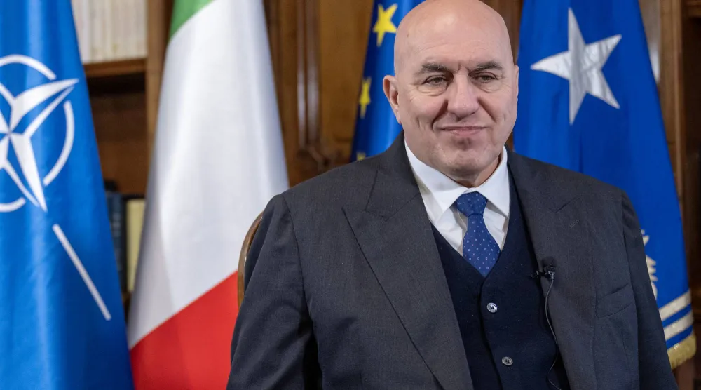 شدّد وزير الدفاع الإيطالي على رفض روما فرض أي رسوم أو قيود على مضيق هرمز (الشرق الأوسط)