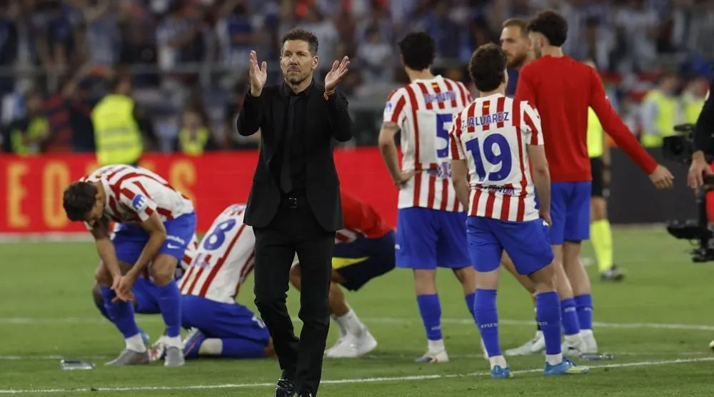 Atletico Madrid's head coach Diego Pablo Simeone (C) and his players react at the end of the Spanish Cope del Rey final match between Real Sociedad and Atletico de Madrid, in Seville, Spain, 18 April 2026. (EPA)