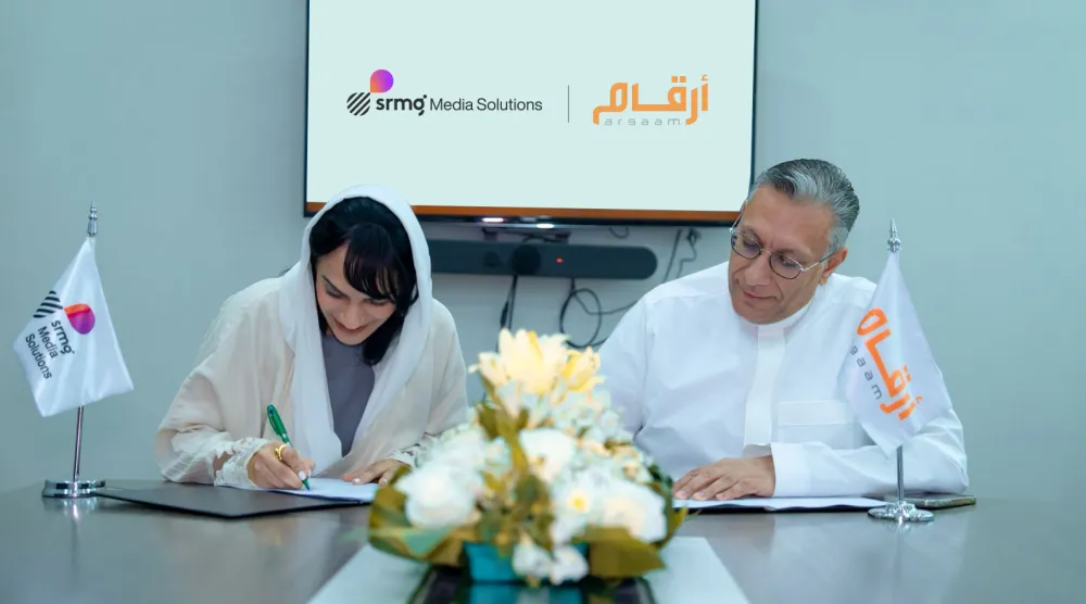 نداء المبارك الرئيس التنفيذي لشركة «SMS» وإسلام زوين الرئيس التنفيذي لـ«أرقام» (الشرق الأوسط)