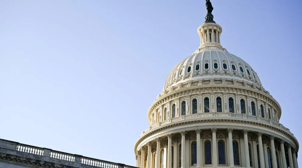 مشروع قانون «إنقاذ أميركا» الذي يهدد إمكانية ملايين النساء من التصويت تجري مناقشته حالياً في مجلس الشيوخ (رويترز)