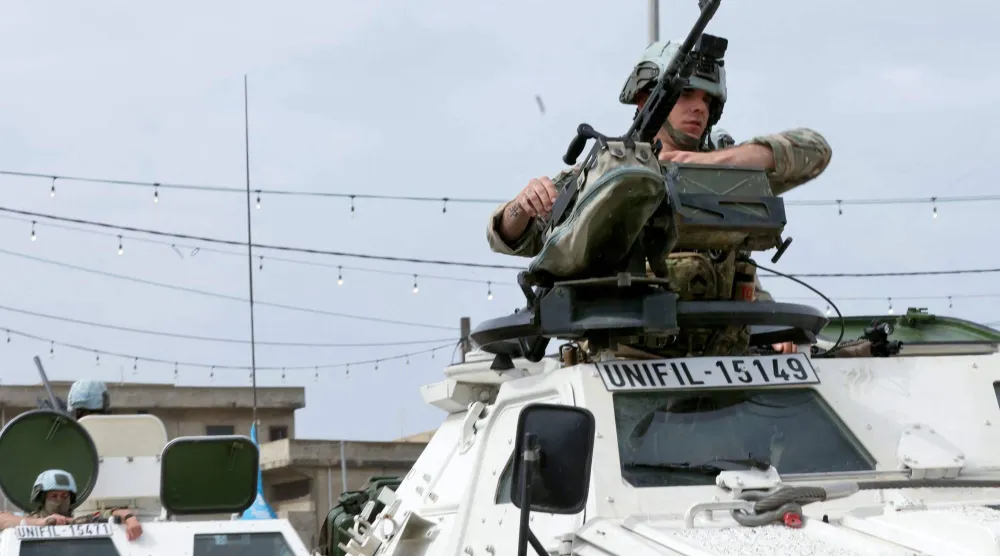 دورية للكتيبة الفرنسية العاملة ضمن «اليونيفيل» في جنوب لبنان (أ.ف.ب)