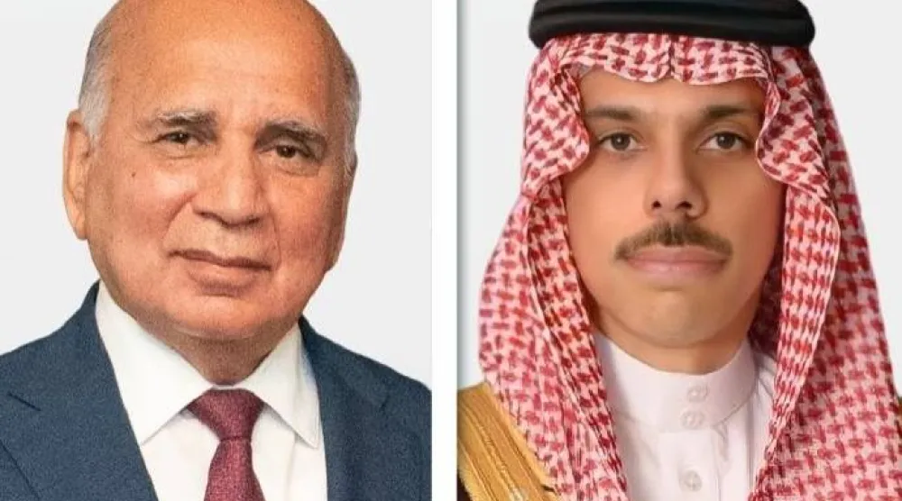 الأمير فيصل بن فرحان وزير الخارجية السعودي ونظيره العراقي الدكتور فؤاد محمد حسين (الشرق الأوسط)