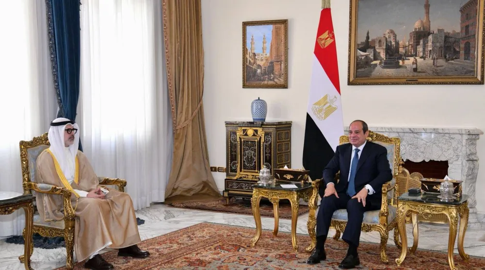 الرئيس المصري عبد الفتاح السيسي يستقبل الشيخ جراح جابر الأحمد الصباح وزير خارجية دولة الكويت الأحد في القاهرة (الرئاسة المصرية)
