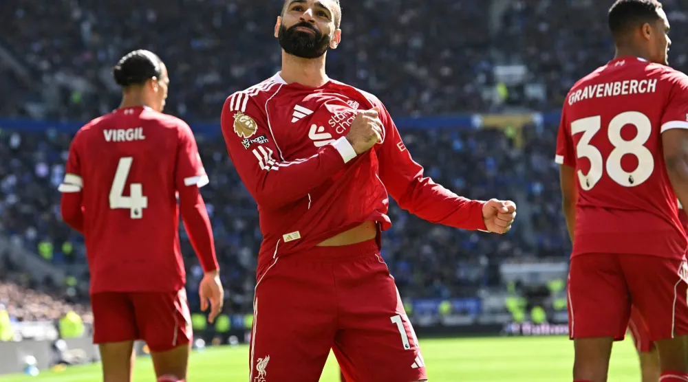 مهاجم ليفربول المصري محمد صلاح يحتفل بعد تسجيله الهدف الافتتاحي (أ.ف.ب)