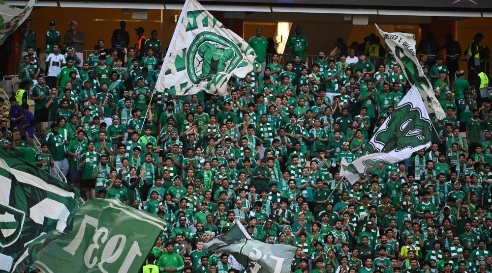 إدارة الأهلي وزعت 10 آلاف تذكرة مجانية للجماهير (تصوير: علي خمج)