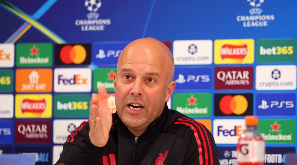 أرني سلوت المدير الفني لليفربول (رويترز)