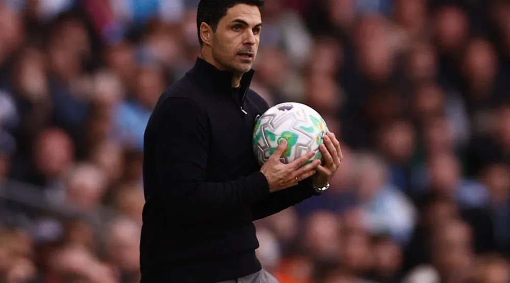 ميكيل أرتيتا المدير الفني لفريق آرسنال (رويترز)