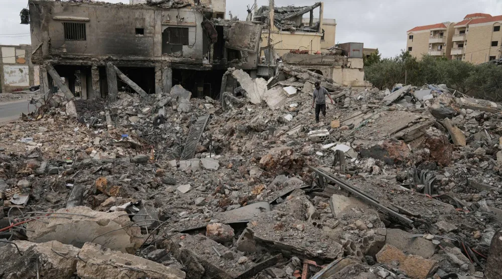 جانب من الدمار جرَّاء الغارات الإسرائيلية على جنوب لبنان (أ.ب)