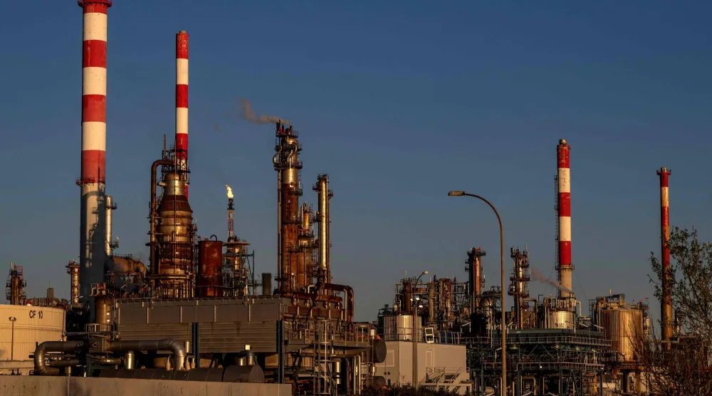 مصفاة لافيرا للنفط في مارتيغ، جنوب فرنسا (أ.ف.ب)