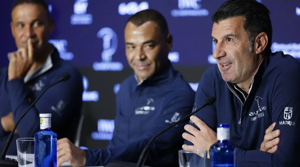 لويس فيغو (إ.ب.أ)