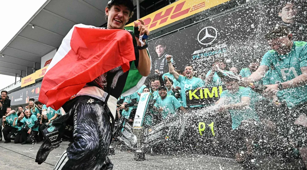 كيمي أنتونيلي متصدر بطولة العالم لسباقات فورمولا 1 (أ.ف.ب)
