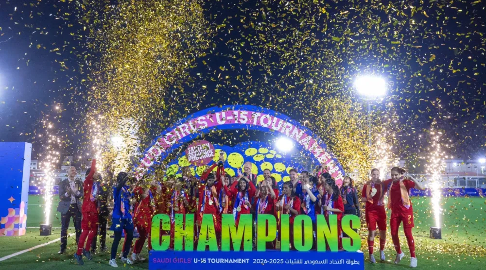 لاعبات القادسية لحظة التتويج (الشرق الأوسط)